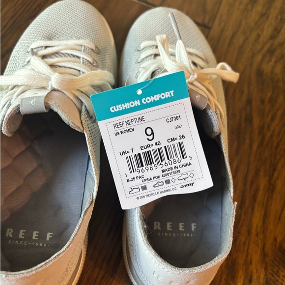 Reef Women's Cream Sneakers - Picture 2 of 3